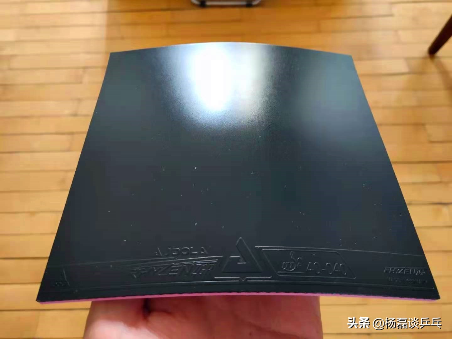 新胶皮旧底板刷几遍,新胶皮