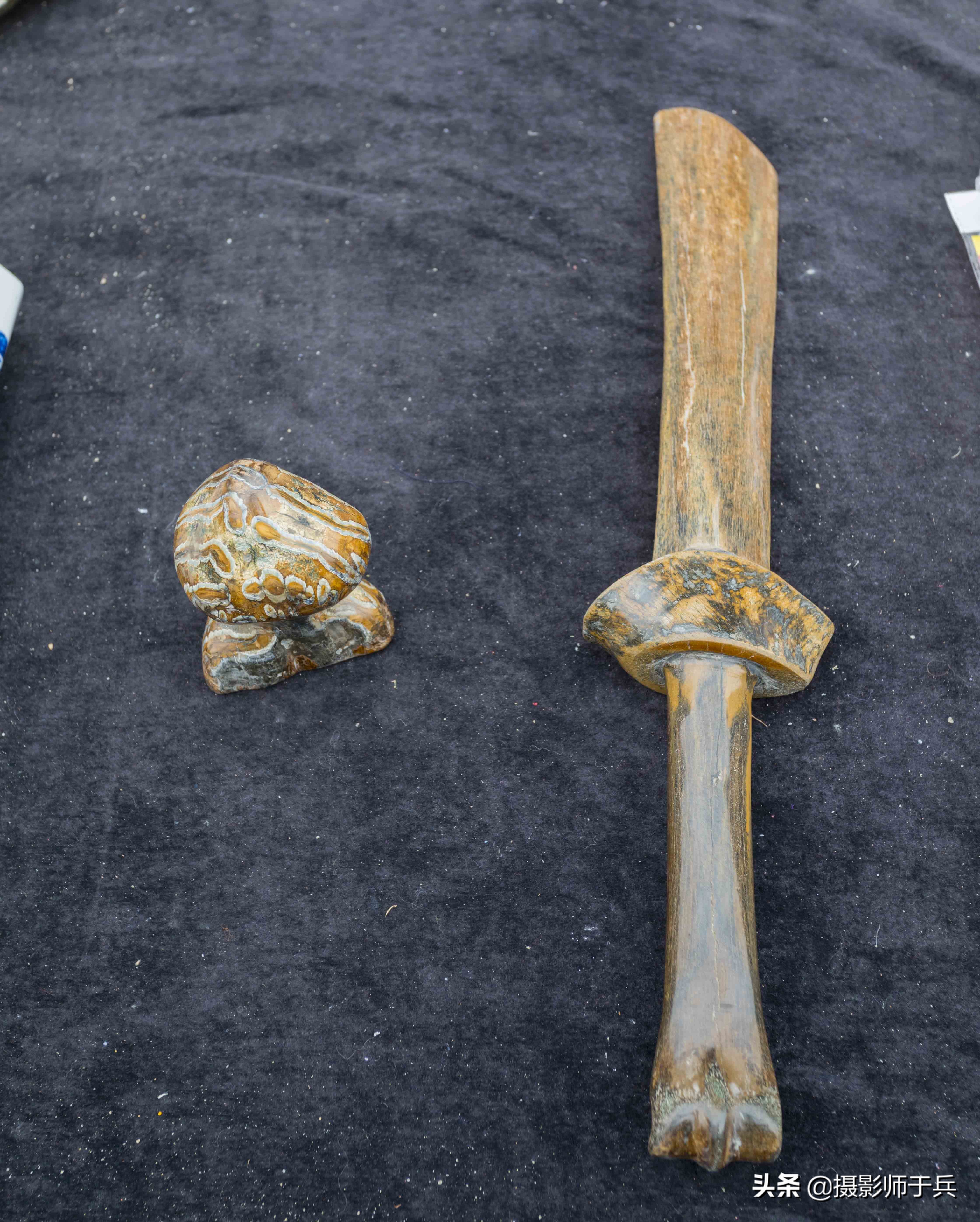 绥化安达二手市场惊现千年猛犸象骨头制作的宝剑