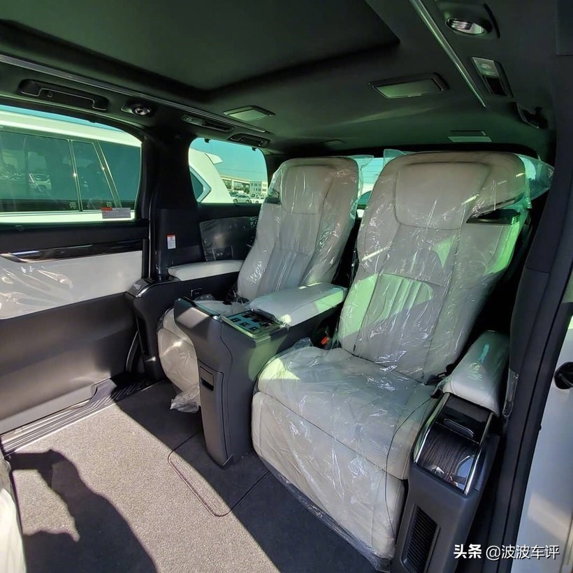 雷克萨斯LM售价公布,推出两款车型,价格分为116.6万和146.6万