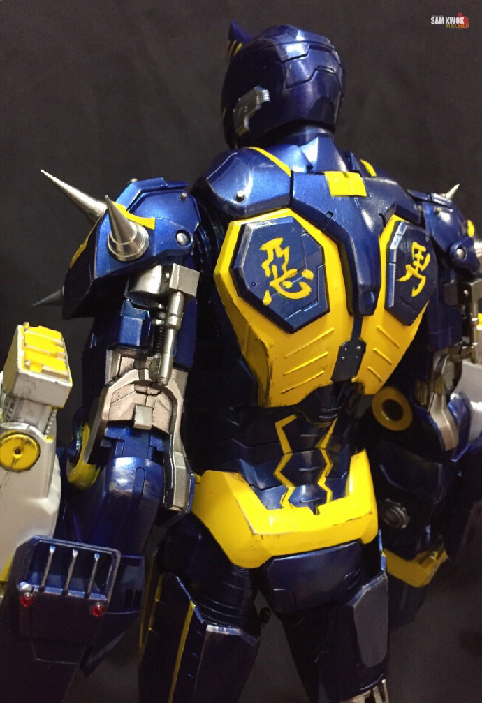 托尼史塔克《铁甲钢拳》吵闹小子钢铁侠盔甲