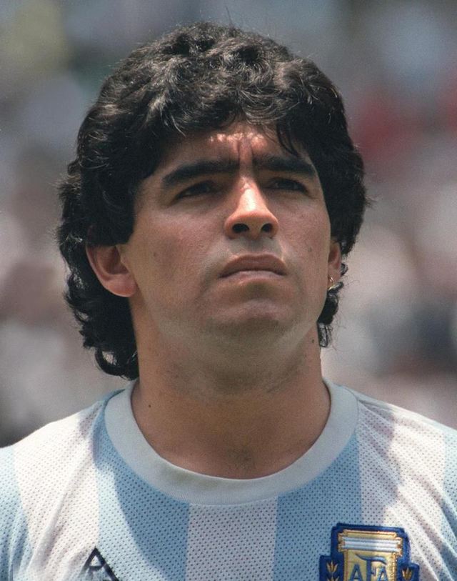 球王马拉多纳英格兰,球王马拉多纳颠球