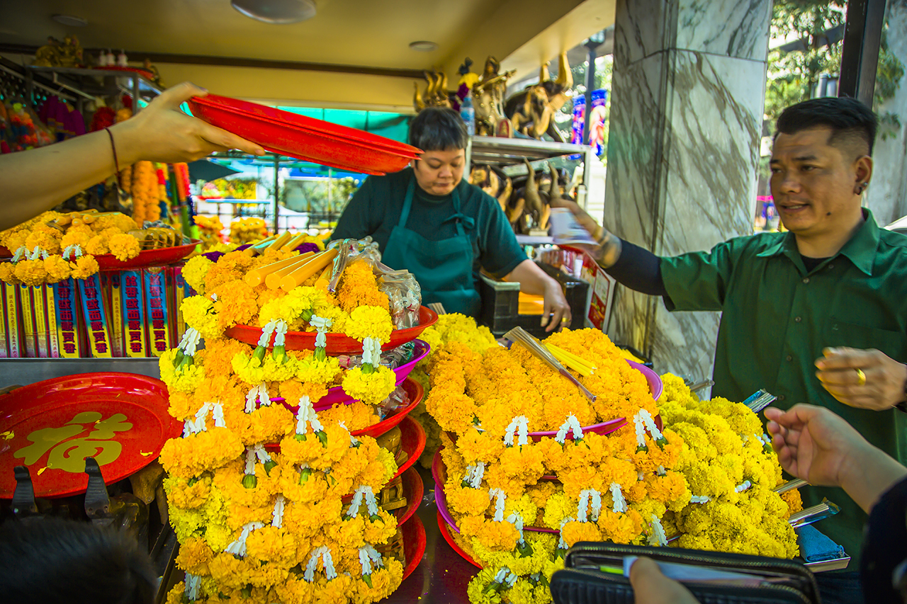 泰国处处都有四面佛，只有曼谷这个最灵验，因有求必应而享誉国际