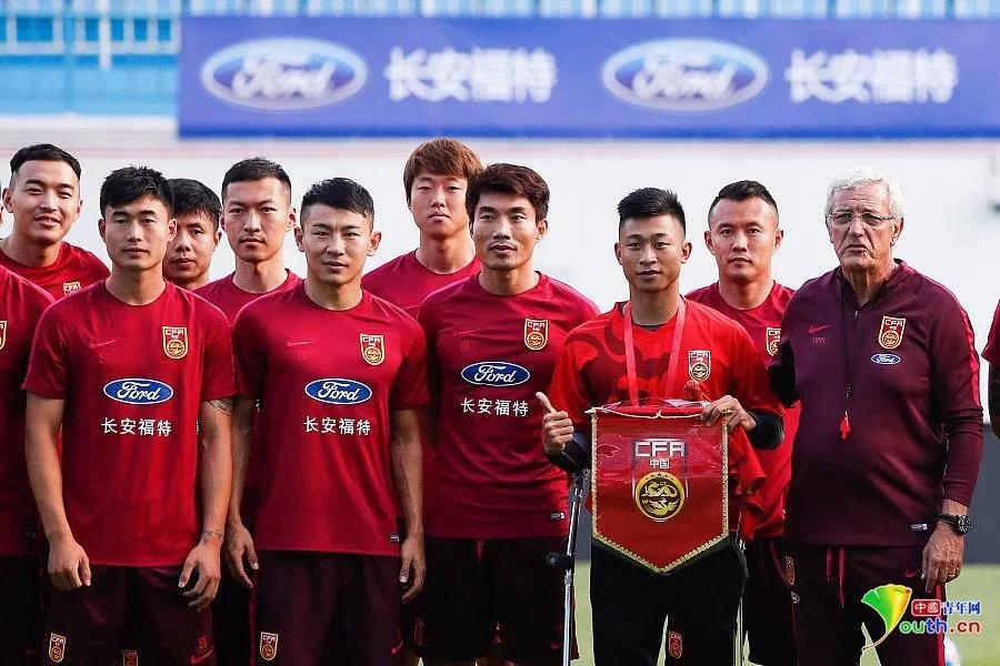 没有双脚足球倒钩,独腿球王何忆义倒钩