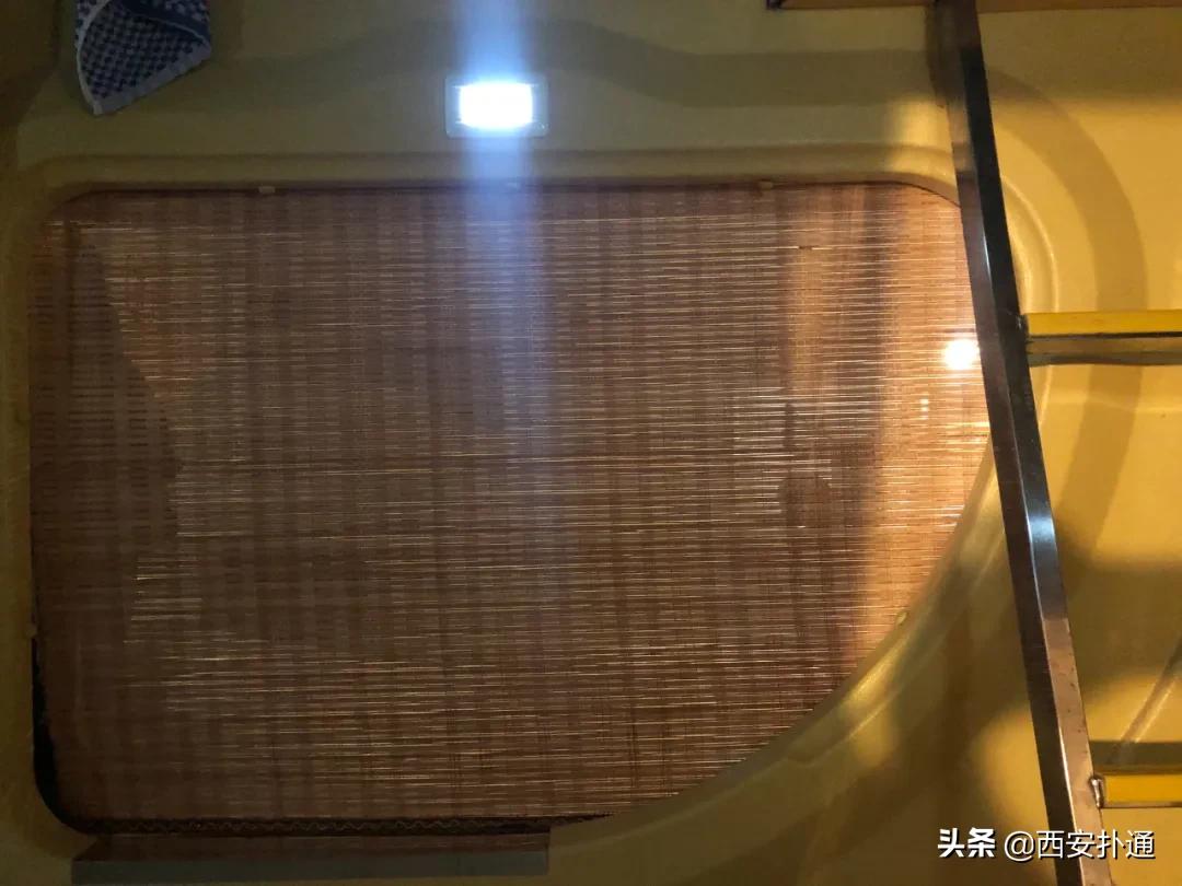 我住进西安37元一晚的胶囊房，扒开了西漂的另一面