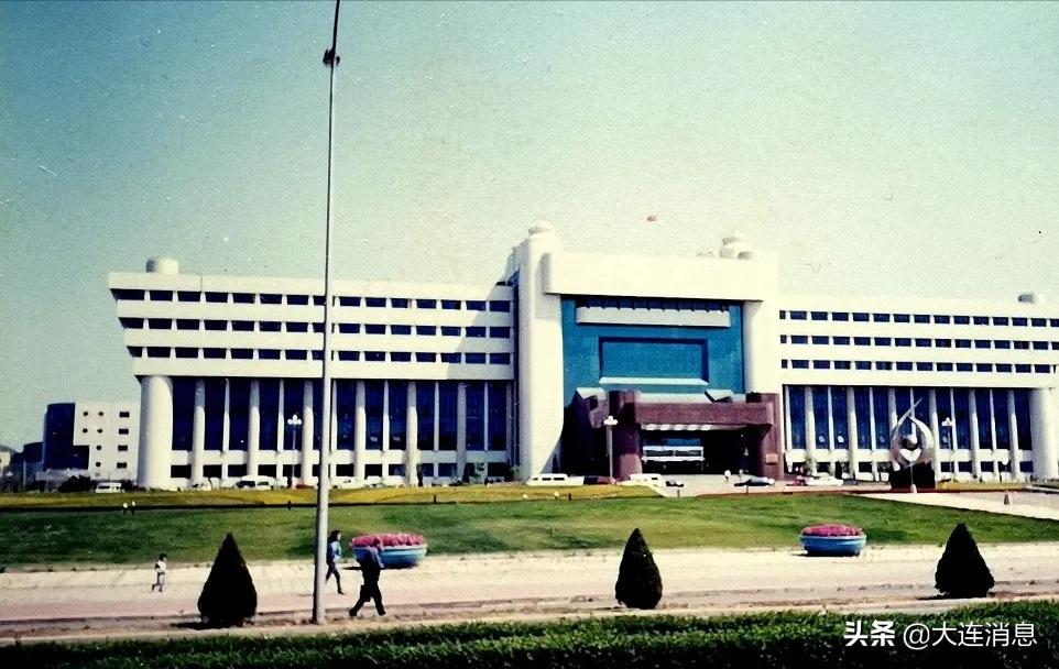 封面的楼你认识吗？大连经济技术开发区金马路-高楼！转王老师