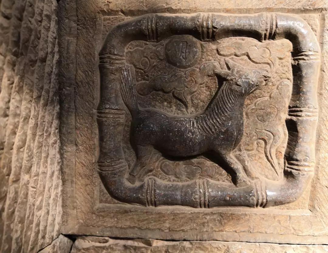 青州古村冯家岭子,石屋石墙石碾和专治疙瘩神奇的石头爷爷