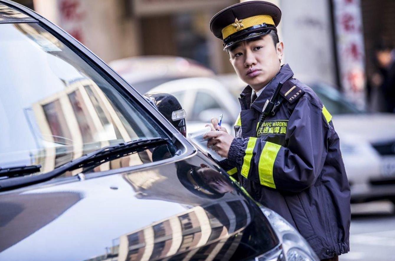 肥龙过江从厕所逃跑片段,肥龙过江是甄子丹吗