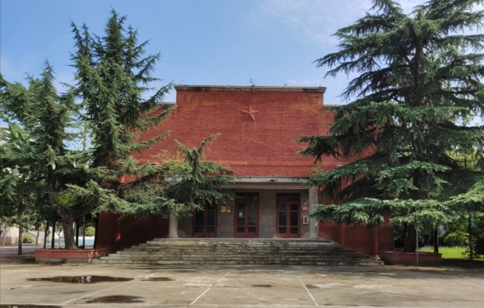 阔别四十年战友相聚画面,阔别三十六载