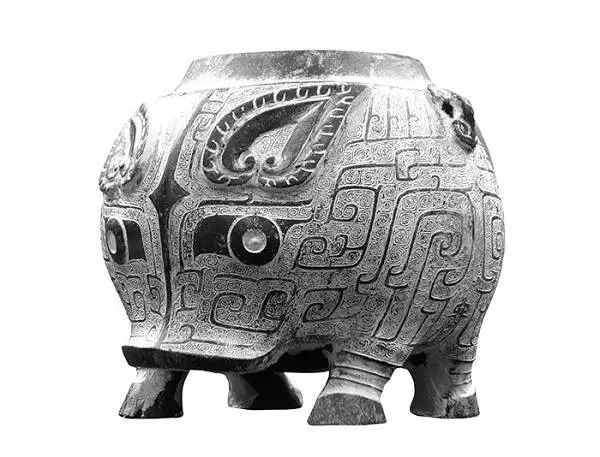 商周时期青铜鹰头卣,高仿商代青铜虎食人卣