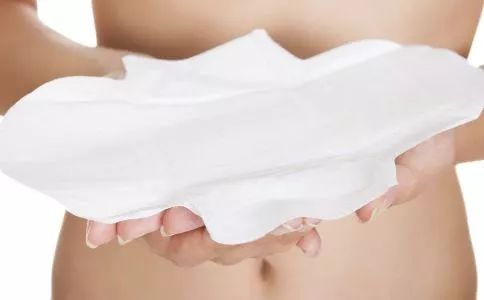 选用清凉型的卫生经会宫寒？女性要正确选择卫生巾