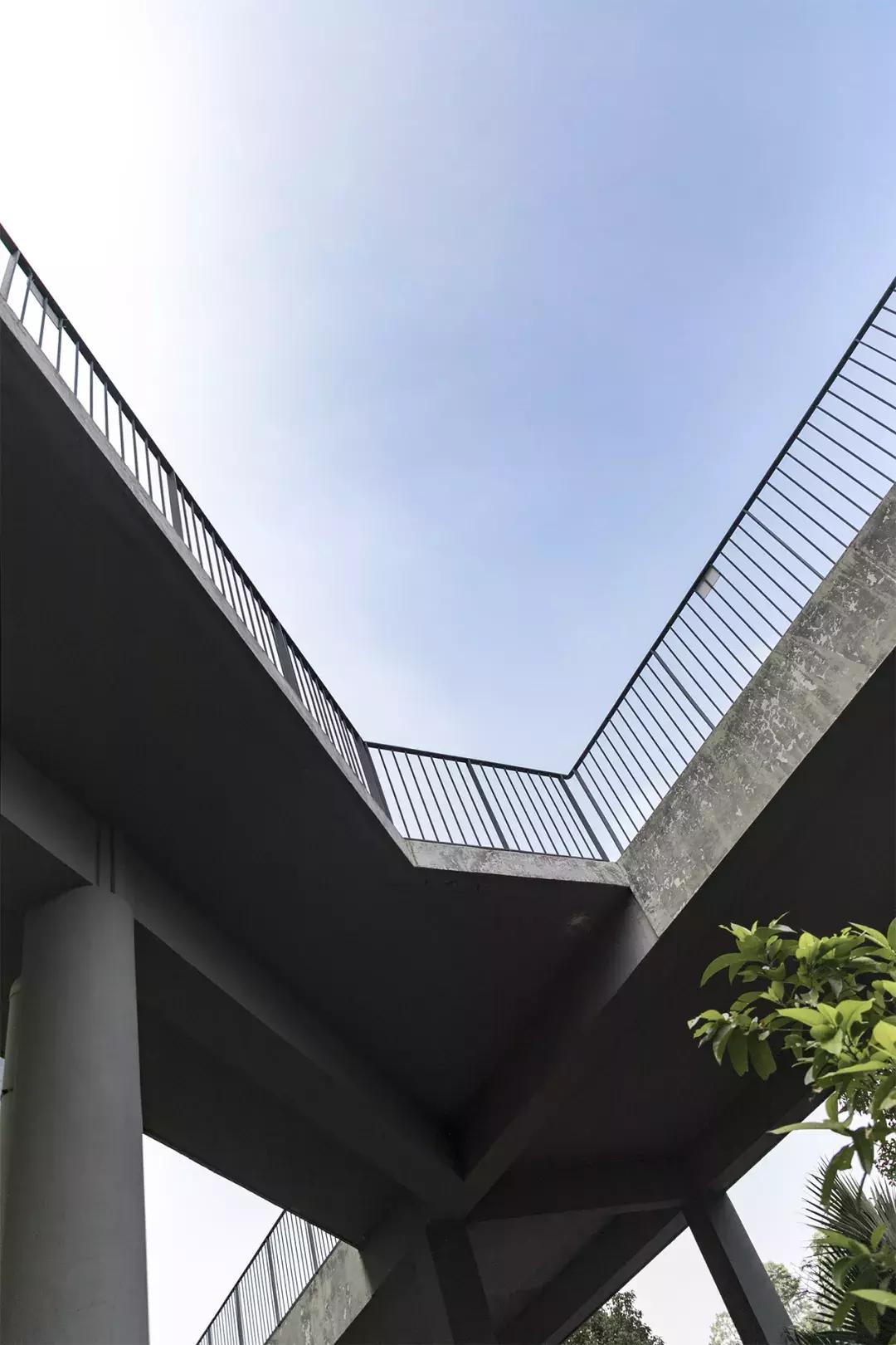 深圳这所大学宛如空中之城！