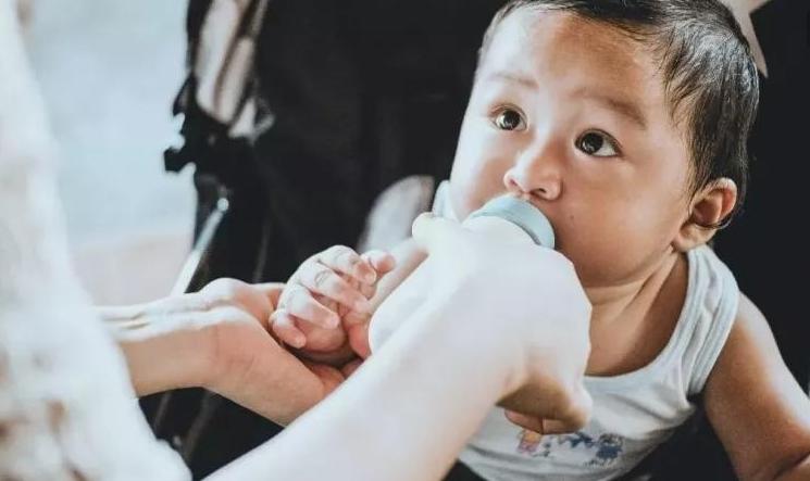 劣质奶粉会头大吗,喝哪个牌子劣质奶粉头会变大