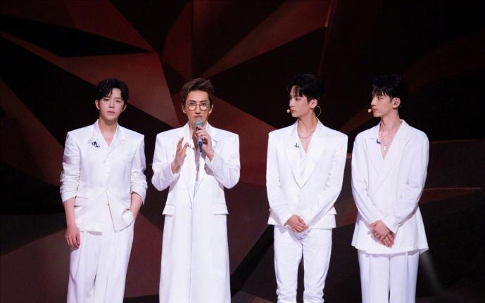 “一公”结束,哥哥们各自精彩,八个部落的队长,谁最受欢迎呢?