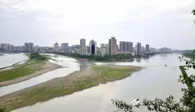 乐山大佛为何不属于石窟,乐山不止有大佛还有美食