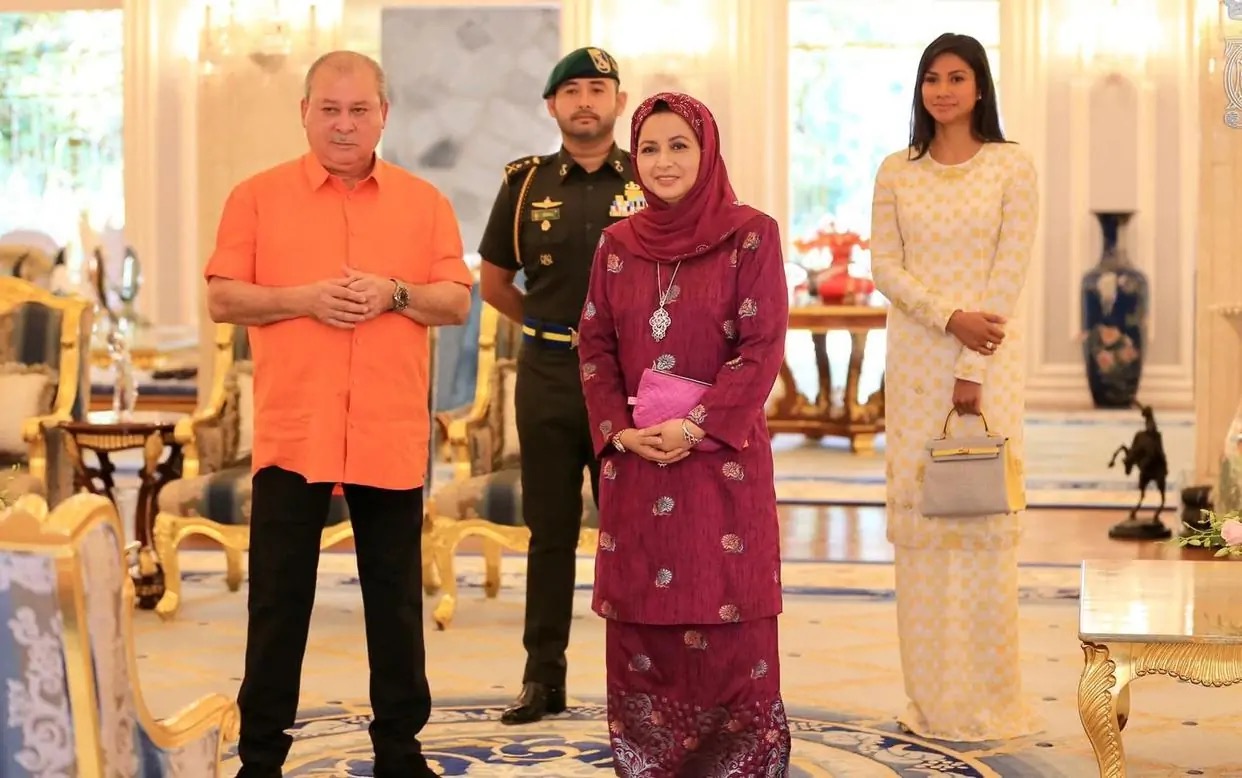 马来西亚国王礼服,马来西亚王室皇冠