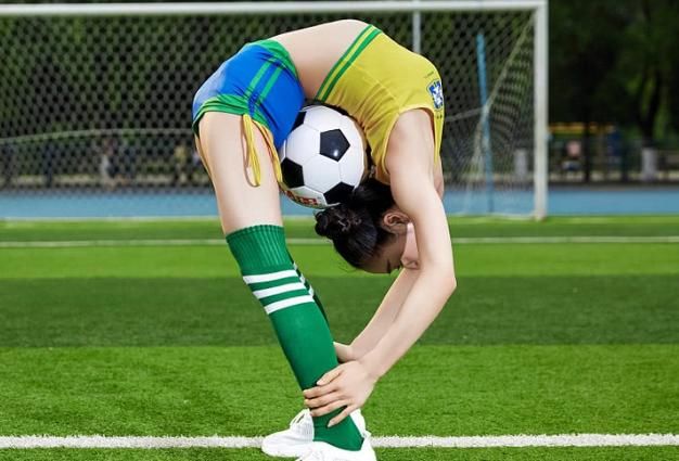 中国柔术女王刘藤为中国邮政代言,中国柔术女王刘藤再战乌克兰女孩