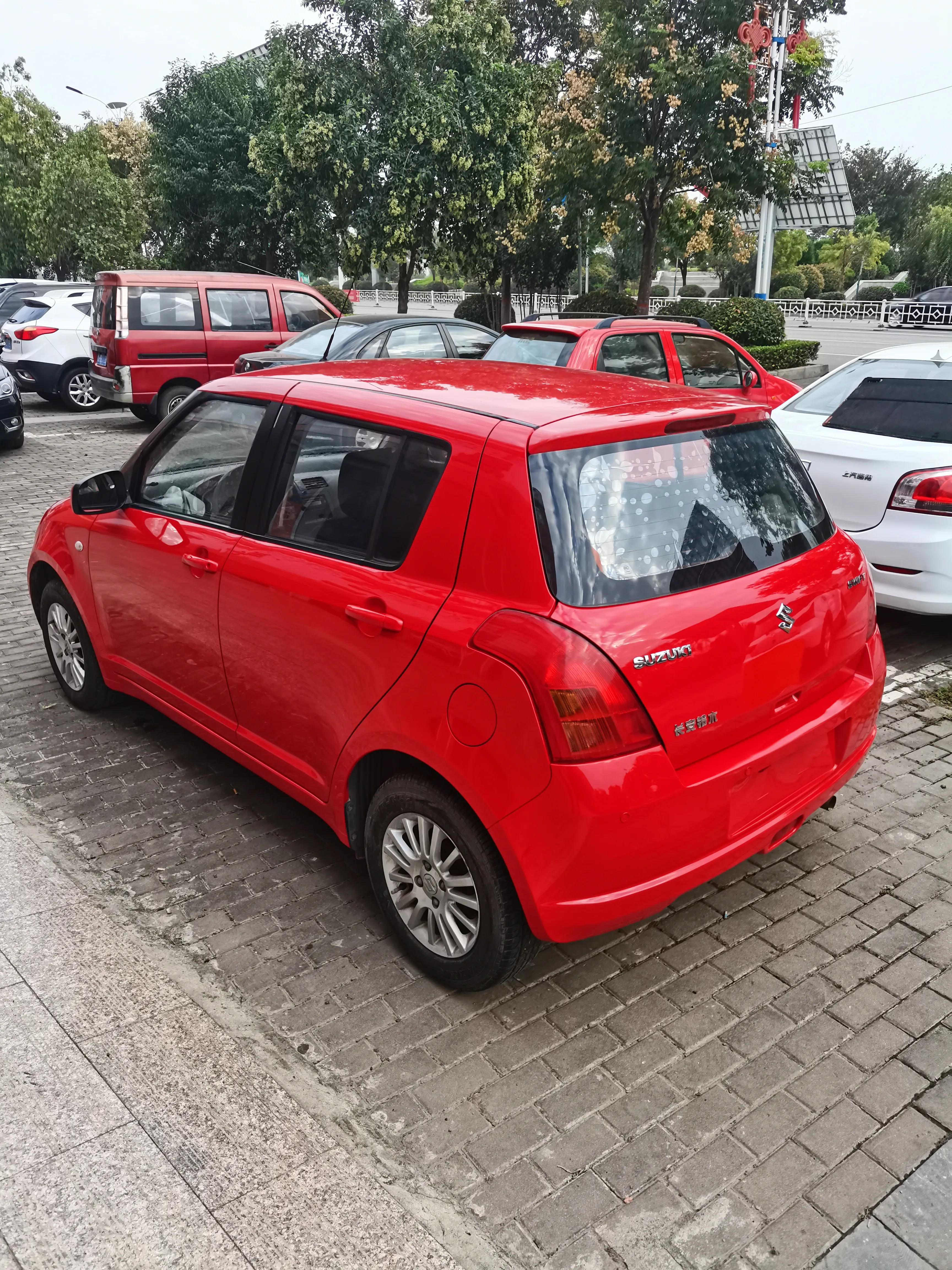 铃木红色雨燕超清,红颜色的小铃木