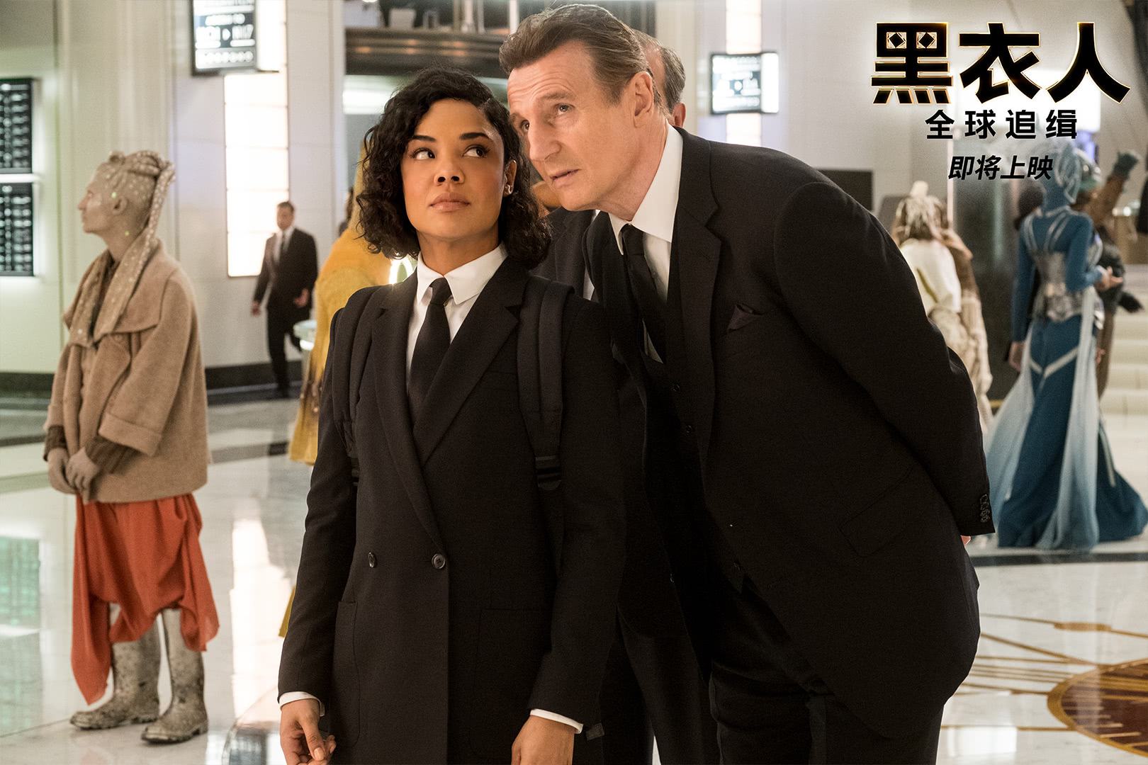 乱入的黄渤串场的雷神，玩不完的梗依旧是迭代《黑衣人》的根与魂