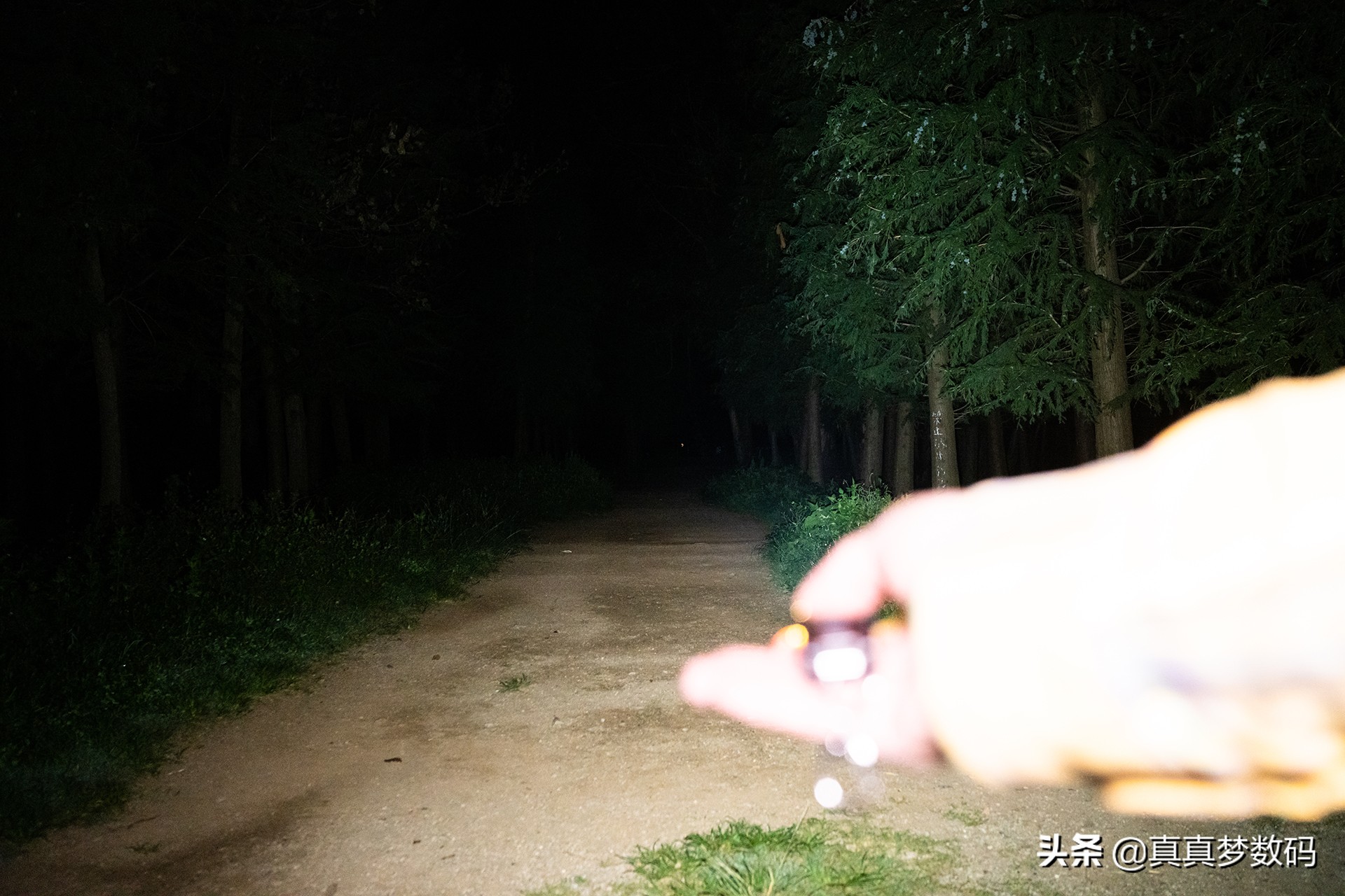 2021强光手电选购经验篇一:盘点我的高性价比强光手电筒