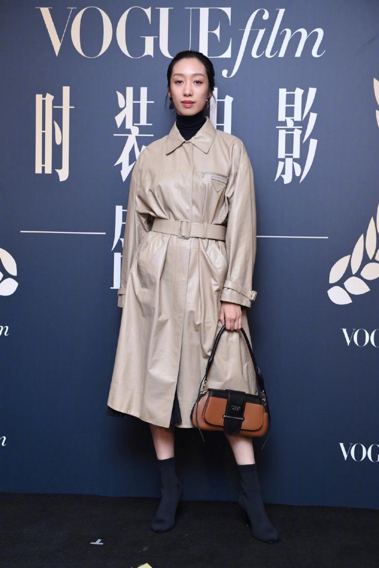 戚薇李承铉黄色衣服 (李承铉戚薇黄色衣服)