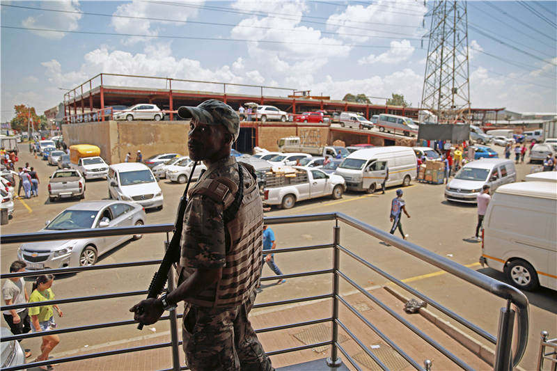 20世纪去往南非淘金的中国人“躺着都赚钱”,可如今传统商贸模式遭遇危机,南非创业的出路在哪?