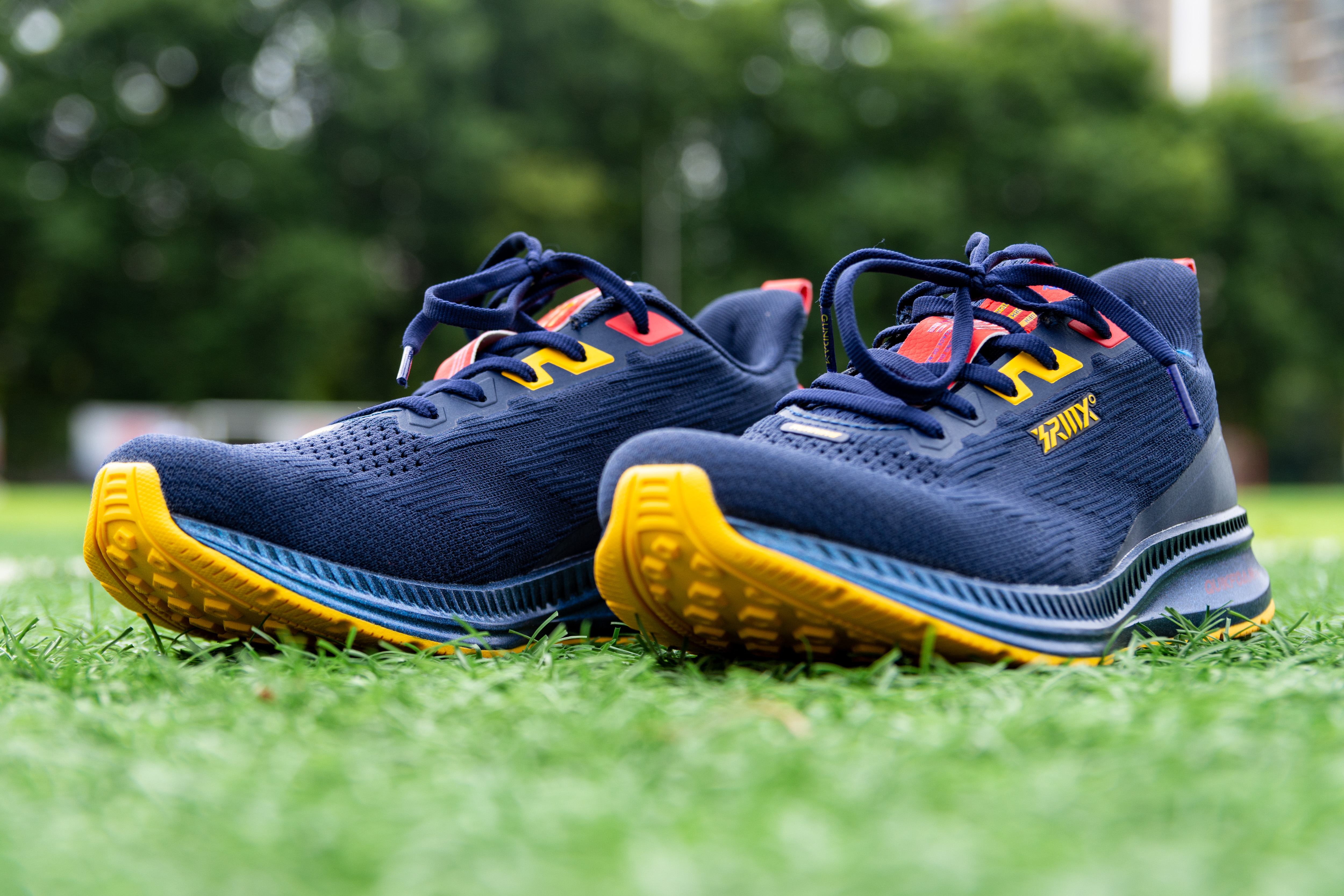 跑鞋硬弹脚感,跑鞋黑科技鞋名