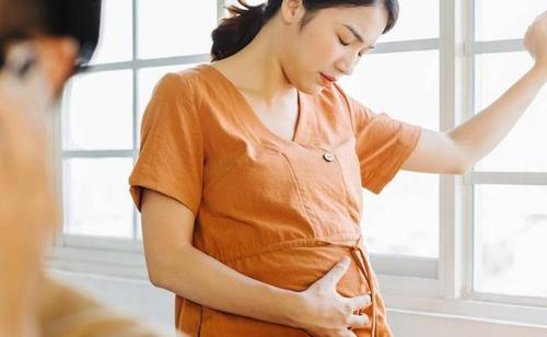 孕妈吃辣胎儿会是什么感觉,孕妈妈吃辣羊水也会变辣吗