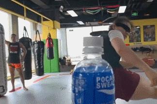 甄子丹赵文卓明星战队,瓶盖挑战火了