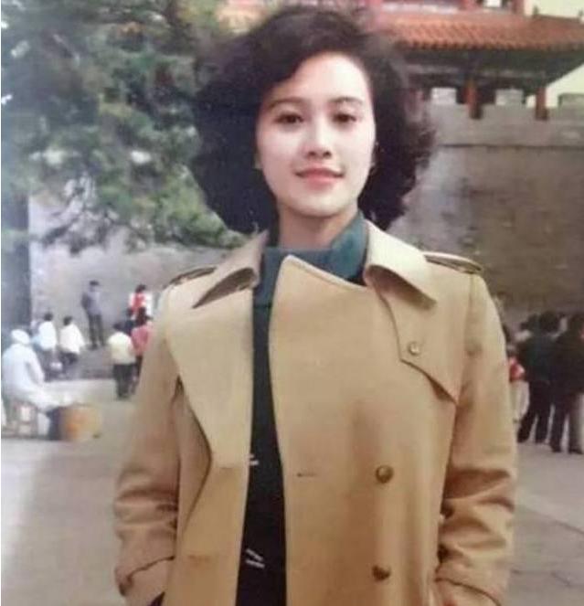 “爸妈,你俩怎么在一起的”,父母颜值差距大,网友:所以我普通