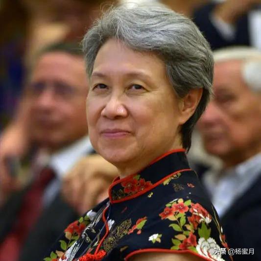 女生怎么变得笨笨的,为啥女的笨笨的