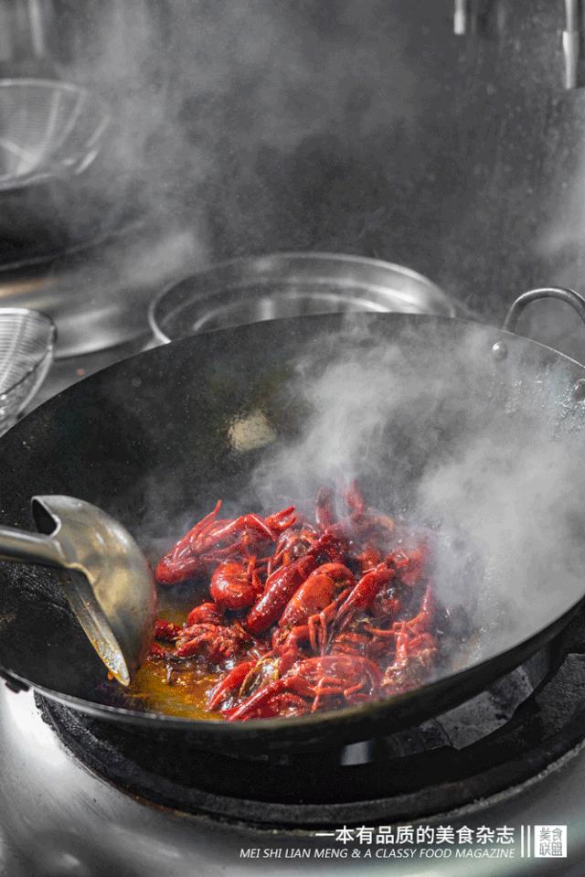 凌晨5点从尼罗河空运到昆明的小龙吓店,居然在卖ysl口红,只要28