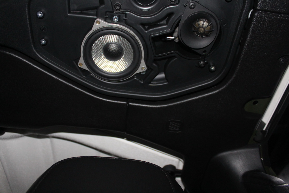 前后两分频8个喇叭,牧马人汽车音响升级方案