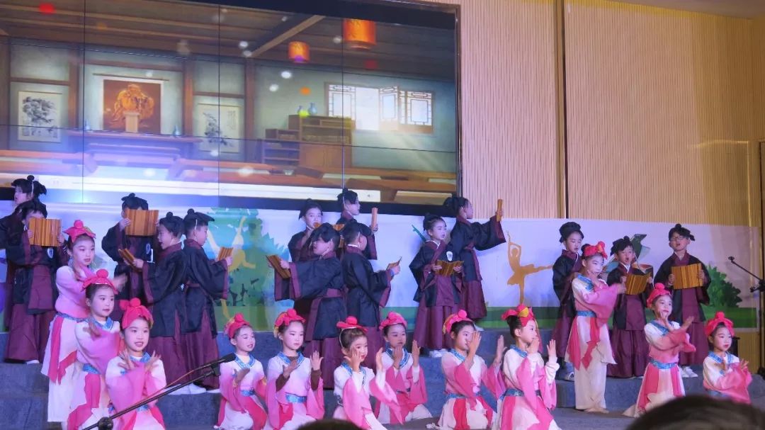 加油少年未来可期锣鼓喧天迎开学,加油少年未来可期送娃上学