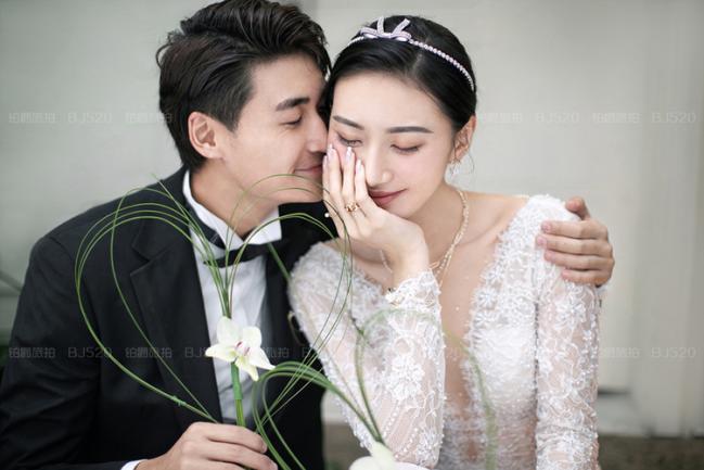 拍摄婚纱照怎么摆姿势好看,婚纱照如何摆姿势好看