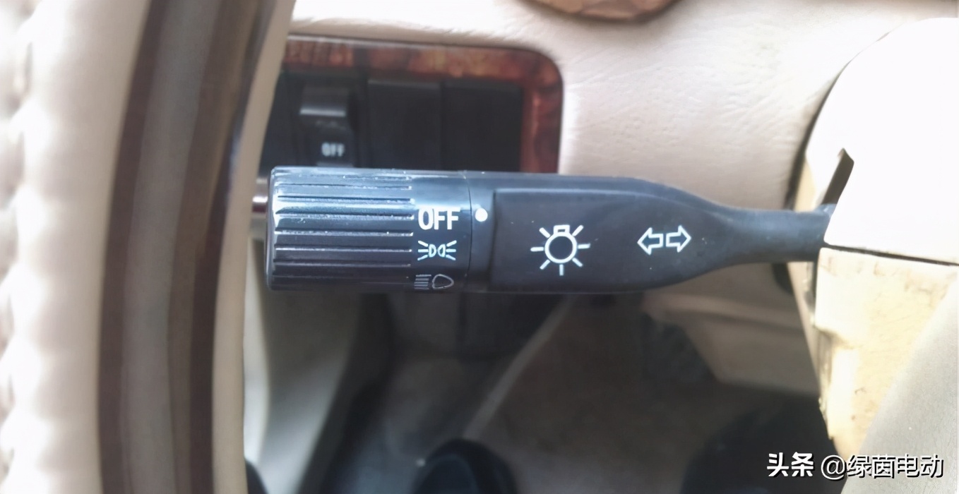 老款经典夏利两厢二手,2004年两厢夏利图片