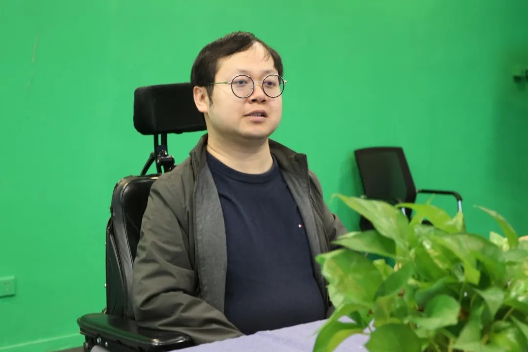 人民日报致敬了不起的她,人民日报点赞的脑瘫康复