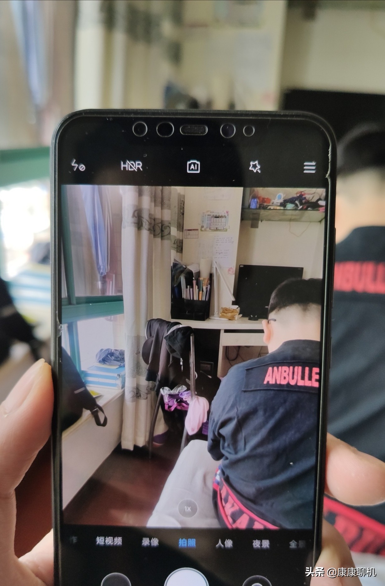 果粉买米8遇“闪屏门”，直呼下部手机依旧买小米！