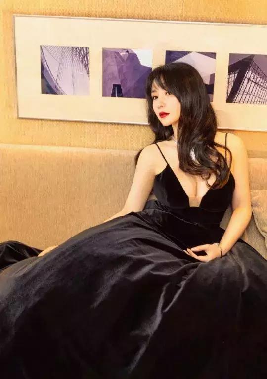 柳岩直播卖货3小时破千万,明星柳岩直播卖货3小时超千万