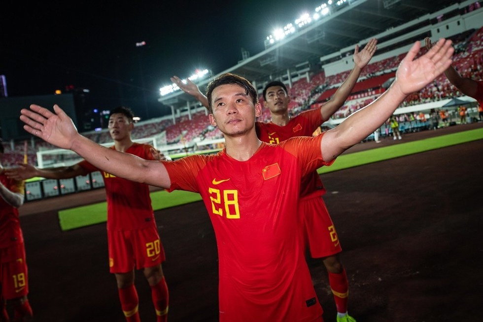 国足2-0完胜,国足40强战2比0胜菲律宾