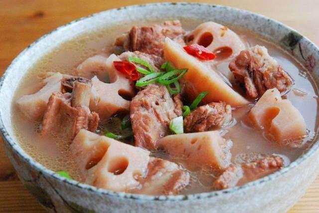 炖莲藕颜色发黑是什么原因,排骨莲藕汤的做法莲藕不发黑