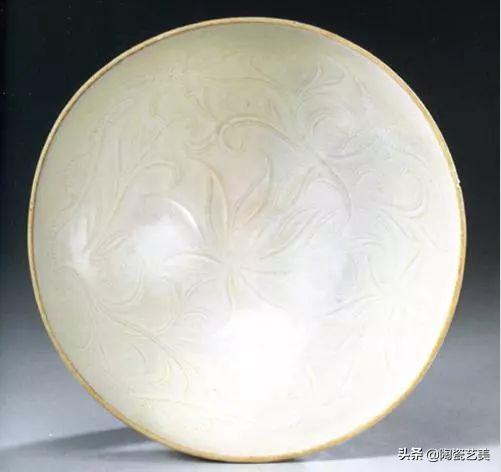 地摊卖小吃300万一年,地摊2元卖碗