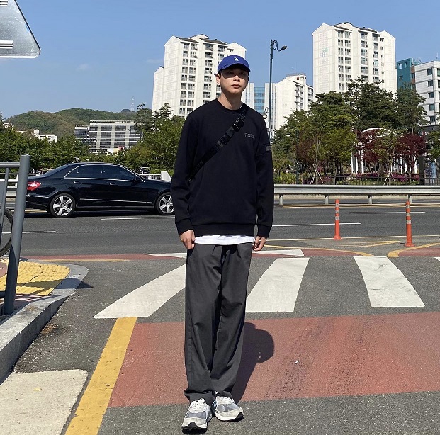 微胖女生纸片人上衣搭配,微胖男孩冬季穿搭精选