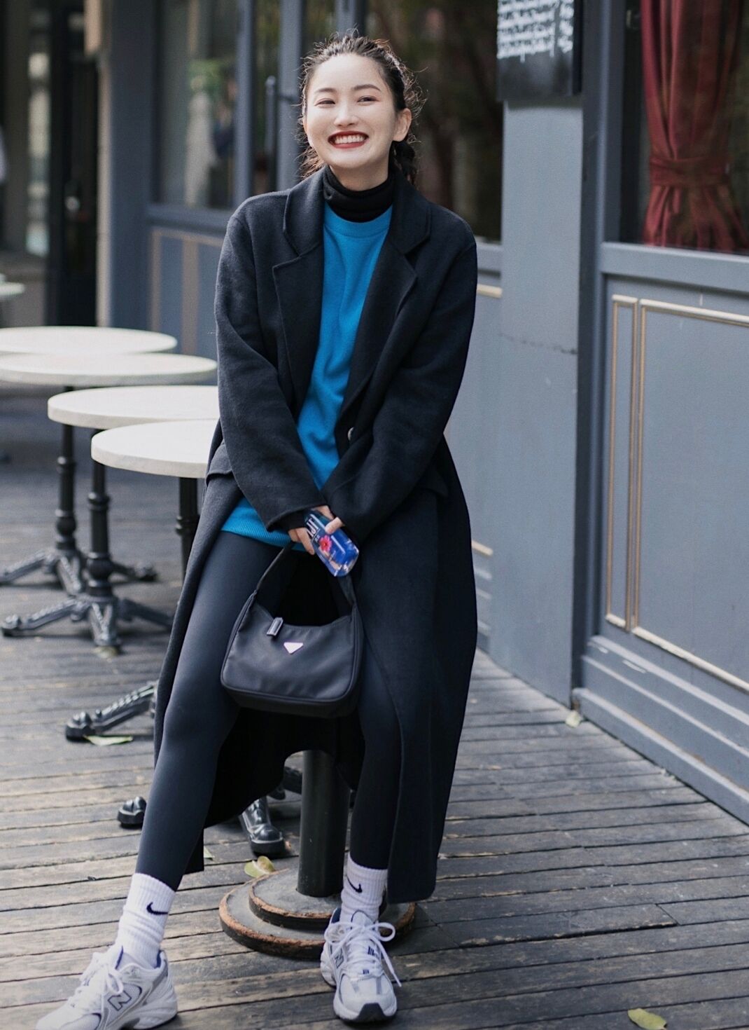 黑色大衣最显气质,黑色大衣比较普遍但越看越耐看