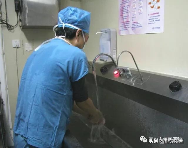 从生死营救到“*拍偷**照”，发生在西安四院的这些场景，温暖了2019