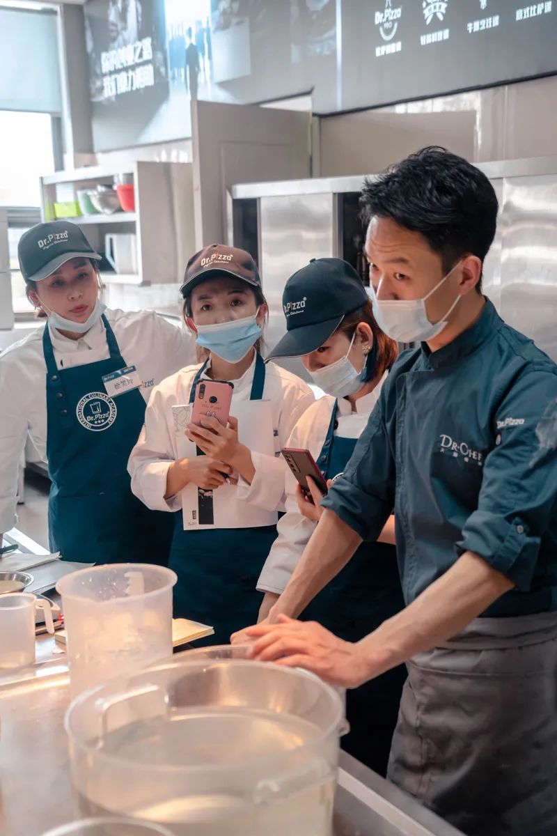 和面发酵后很粘,和面面团里都是气泡