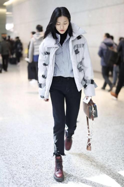冬天的羽绒服应该怎么穿才时髦,今年冬天羽绒服这样穿保暖又时髦