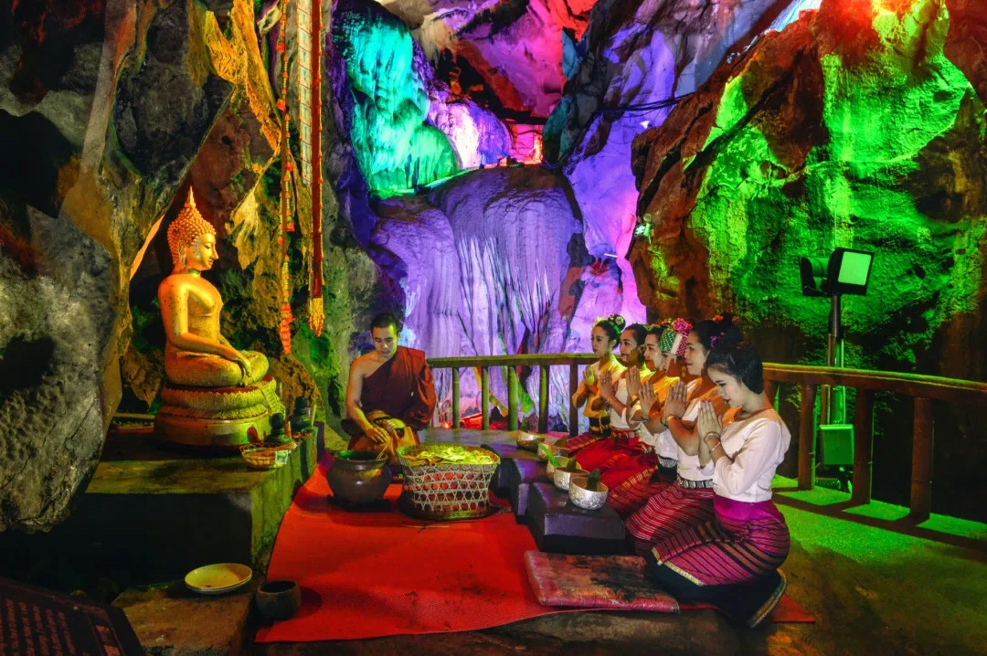 傣族的泼水节来源于神话传说,一年一度傣历泼水节