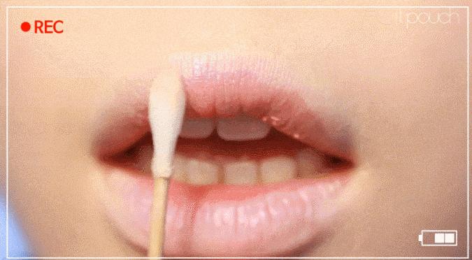 口红怎么涂不沾杯不掉色,涂口红不起皮的正确方法