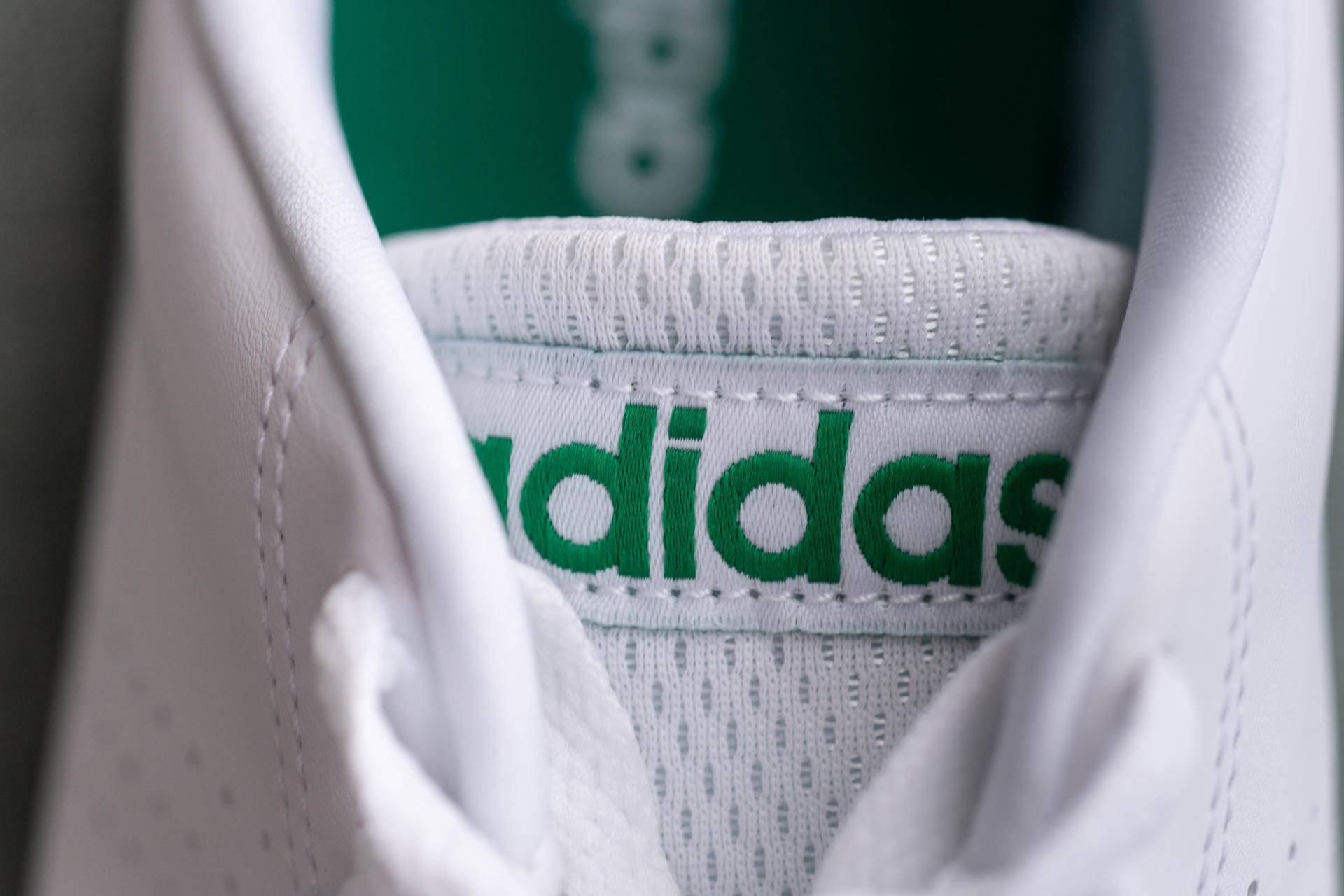 阿迪和彪马小白鞋,阿迪与耐克同类鞋科普