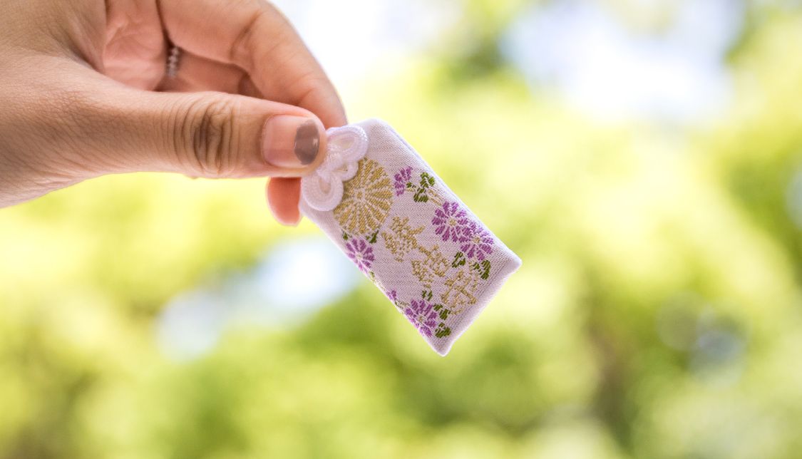 御守和水晶球哪个更好,御守玄学